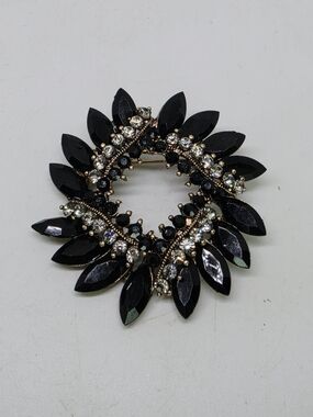 Vtg Regency Style MCM Black Glass Rhinestone Brooch Spray Wreath Open Layers Pin